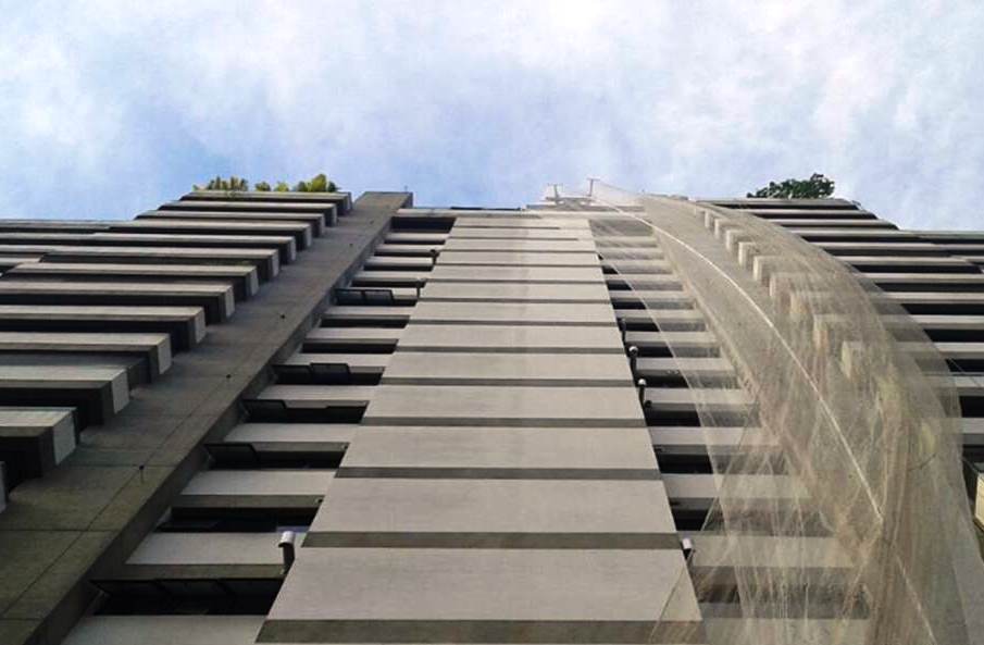 Diferença entre a fachada lavada e a suja. lavagem fachada predial