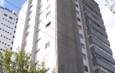 Antes: fachada degradada